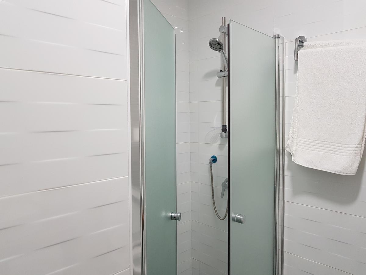 Airport Guest House - One-Way Free Shuttle Or Yehuda Bagian luar foto