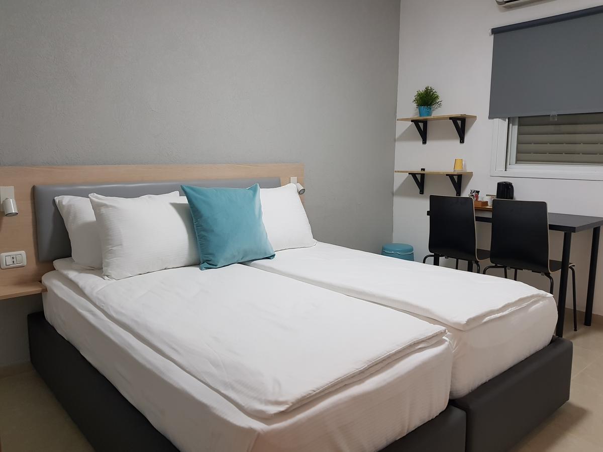 Airport Guest House - One-Way Free Shuttle Or Yehuda Bagian luar foto